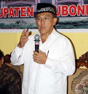 Cuaca Buruk, Heli Ical Terpaksa Mendarat di Bojonegoro