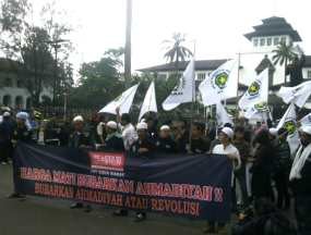 API Jabar Minta SBY Lengser Bila tidak Bubarkan Ahmadiyah