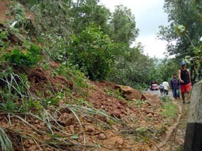 Longsor Lagi, Jalur Pacitan - Ponorogo Lumpuh Total