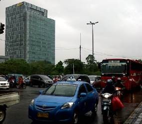 Habis Hujan, Terbitlah Macet