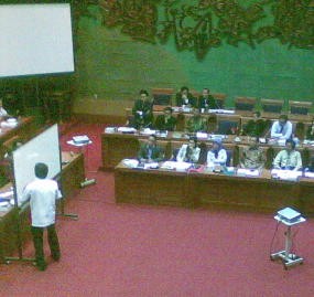 Menpora Jelaskan Aturan Sepak Bola ke DPR Bak Pak Dosen