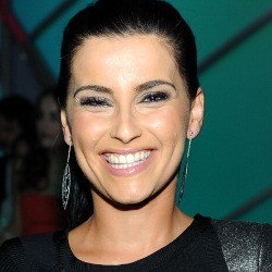 Nelly Furtado Akan Sumbangkan US$ 1 Juta dari Khadafi untuk Amal