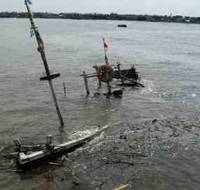 Puluhan Perahu Nelayan Situbondo Hancur Diterjang Ombak