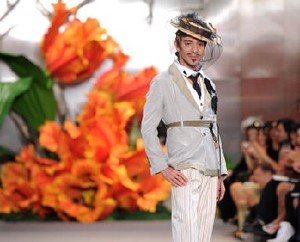 John Galliano Dipecat, Show Dior Tetap Berjalan?