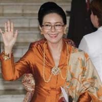 Moerdiono Gugat Cerai Maryati Demi Poppy Dharsono?