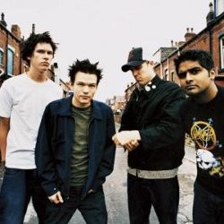 Tur di Australia, Vokalis Sum 41 Sakit Radang Paru-paru