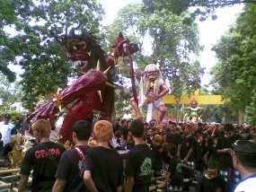 Pawai 151 Ogoh-ogoh Awali Nyepi di Mataram