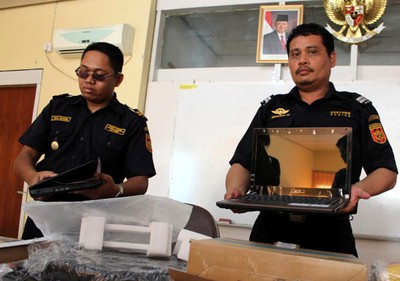 Bea Cukai Dumai Amankan 65 Laptop Bekas