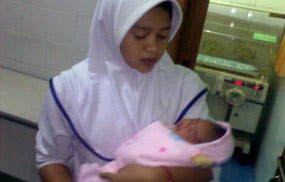 Inne Sudah Mulai Menyusui Bayinya