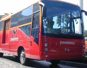 Bus TransJ Terbalik di Tol Taman Mini, Tidak Ada Korban Jiwa