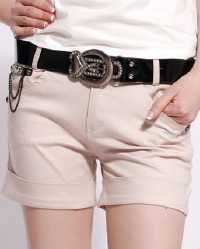 Seorang Pria Serang Setiap Wanita Bercelana Pendek