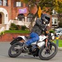 Motor Listrik dengan Baterai Bisa Dilepas