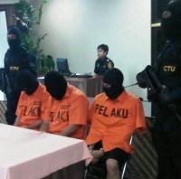 Mahasiswa Kakak-Adik Terima Paket Kotak DVD Isi Kokain