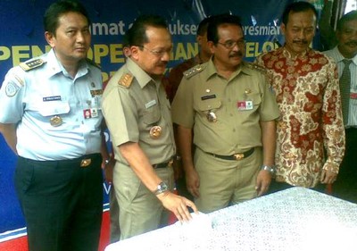 Foke Resmikan Sistem Parkir Elektronik