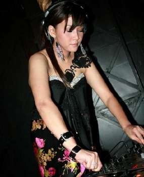 DJ Maia Estianty Cs Siap Buka Konser Far*East Movement