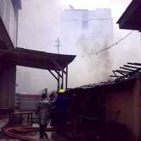 Rumah di Jalan Tera Dilalap Si Jago Merah