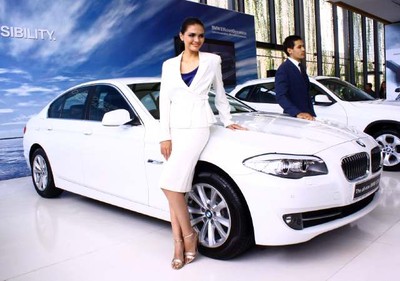 Sedan Premium Bermesin Diesel