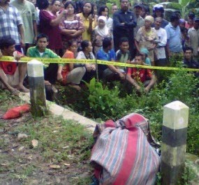  Sadis! Mayat dengan Leher Nyaris Putus Dilempar di Pinggir Jalan