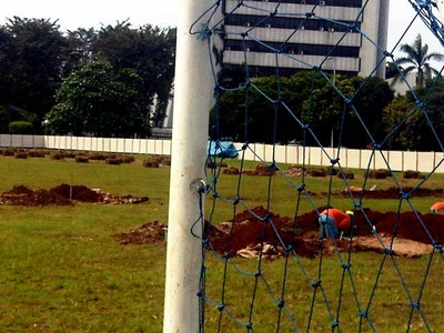 Lapangan Bola DPR Dalam Perbaikan