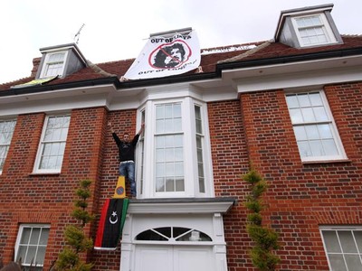 Rumah Mewah Anak Khadafi Diduduki