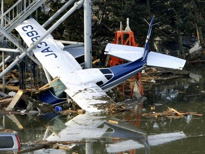 Pesawat Tersapu Tsunami