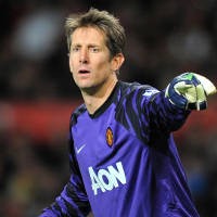 Van Der Sar Tetap Pensiun