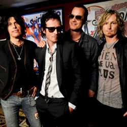 Histeria Penggemar di Konser Stone Temple Pilots