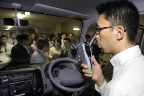 Alat Pendeteksi Kadar Alkohol Pengemudi Bakal Ada di Mobil