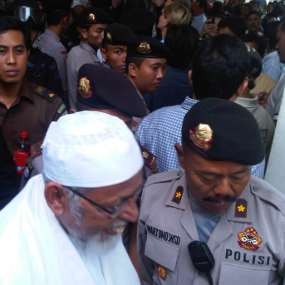 Saksi Teleconference Preseden Buruk, Baasyir Minta Hakim Diganti