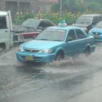 Hujan Deras, Genangan Air Perparah Macet di Jakarta