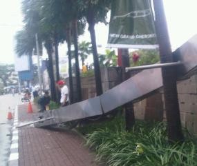 Diterjang Angin Kencang, Senayan City Tetap Beroperasi Normal