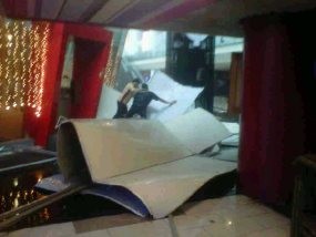 Diterjang Angin Kencang, Kanopi Lobi Senayan City Roboh