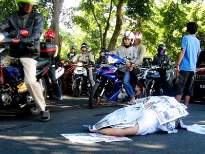 Perempuan Tewas Tertabrak di Pasar Minggu