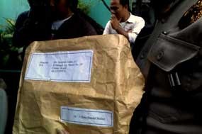 Paket yang Diterima Utan Kayu Buku Sungguhan, Tak Ada Bom