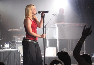Album Kelima Kelly Clarkson Tertunda Hingga Bulan September
