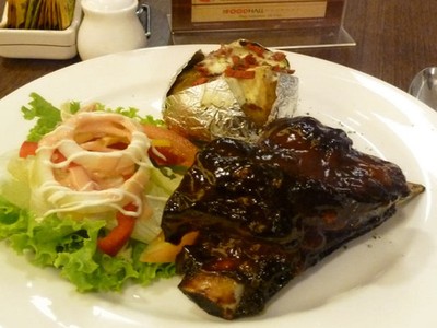 Mencicipi Steak dan Ribs Istimewa di de Gourmet