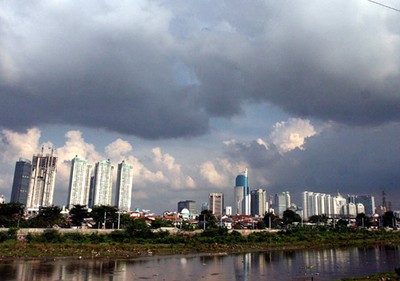 Awan Hujan Payungi Jakarta