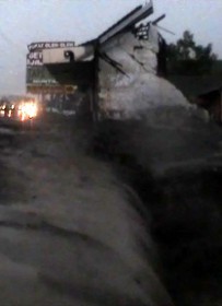 Tanggul Jebol Akibat Lahar Dingin, Ratusan Warga Kembali Mengungsi