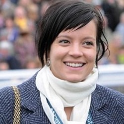Pasca 2 Kali Keguguran, Lily Allen Sudah Kembali Tersenyum