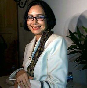 Hubungan dengan Moerdiono, Poppy Dharsono Akan Beri Penjelasan