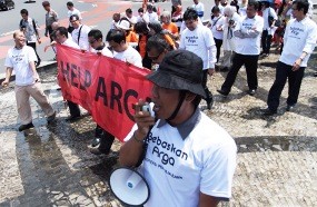 Jelang Putusan, Pendukung Arga Tirta Demo di Bundaran HI