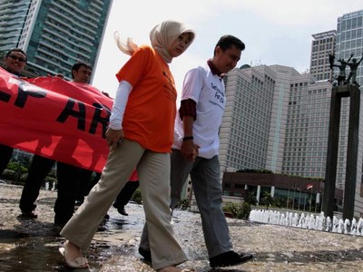 Pendukung Arga Tirta Demo di Bundaran HI