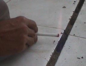 Lantai Mushola Keluarkan Gas Mudah Terbakar, Warga Takut