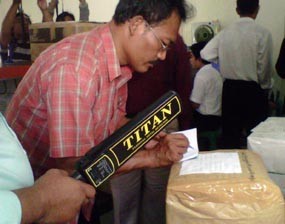 Antisipasi Paket Bom, Polisi Razia Jasa Ekspedisi