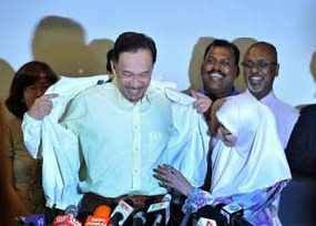 Anwar Ibrahim: Saya Bukan Orang di Video Seks Itu