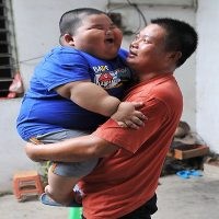 Wuihh! Bocah 3 Tahun Beratnya 60 Kg