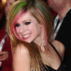 Jadi Janda, Avril Lavigne Tak Kapok Menikah