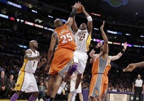 Tiga Kali OT, Lakers Tundukkan Suns
