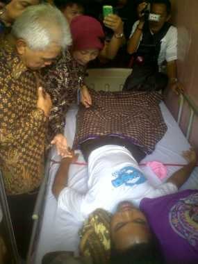 Hatta Jenguk Korban Kecelakaan Maut di Brebes