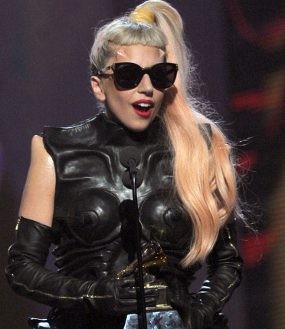 Lady Gaga Dilarang Menato Bagian Kanan Tubuhnya